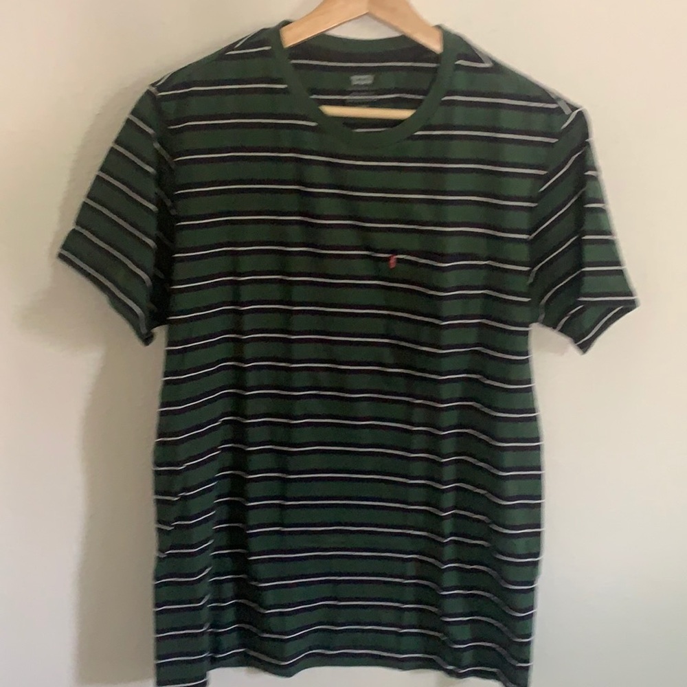 Men’s Levi’s shirt